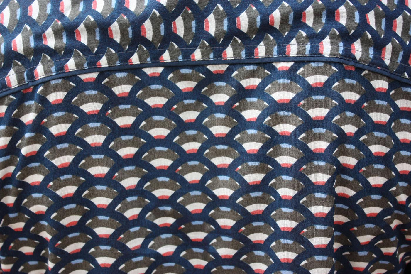 Quel Chemise Avec Costume Bleu Marine