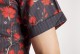 Baïsap - Camisa negra Flores Rojas manga corta